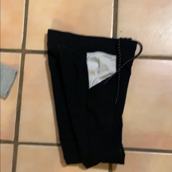 2 pairs of leggings - Pink XS & Gap  kids XL - Picture 3 of 5